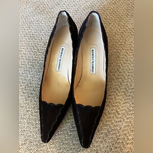 Manolo Blahnik Brown Suede Heels Pumps Scalloped Edge Sz 38.5/8 US Made In Italy
